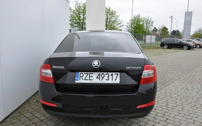 Skoda Octavia cena 37500 przebieg: 202252, rok produkcji 2016 z Łuków małe 67